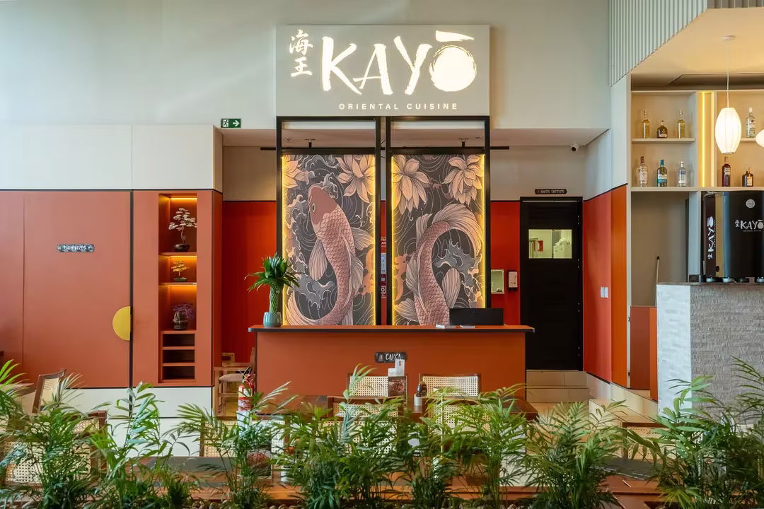 Mesa montada para evento no Kayō